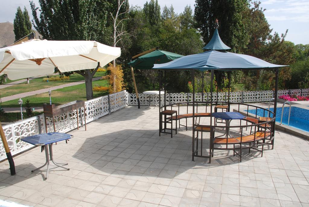 " У Татьяны" Hotel Cholpon-Ata Kültér fotó